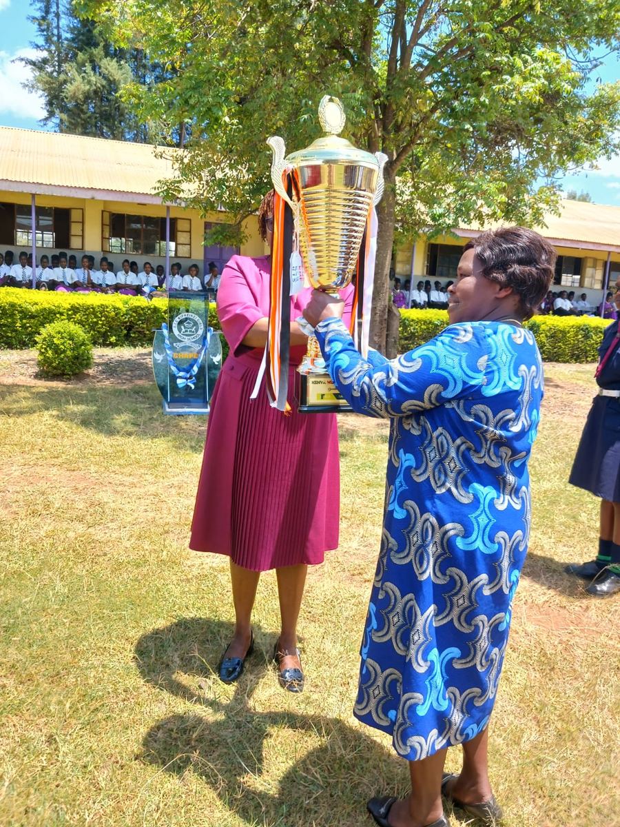 Two guests lifting the trophy together