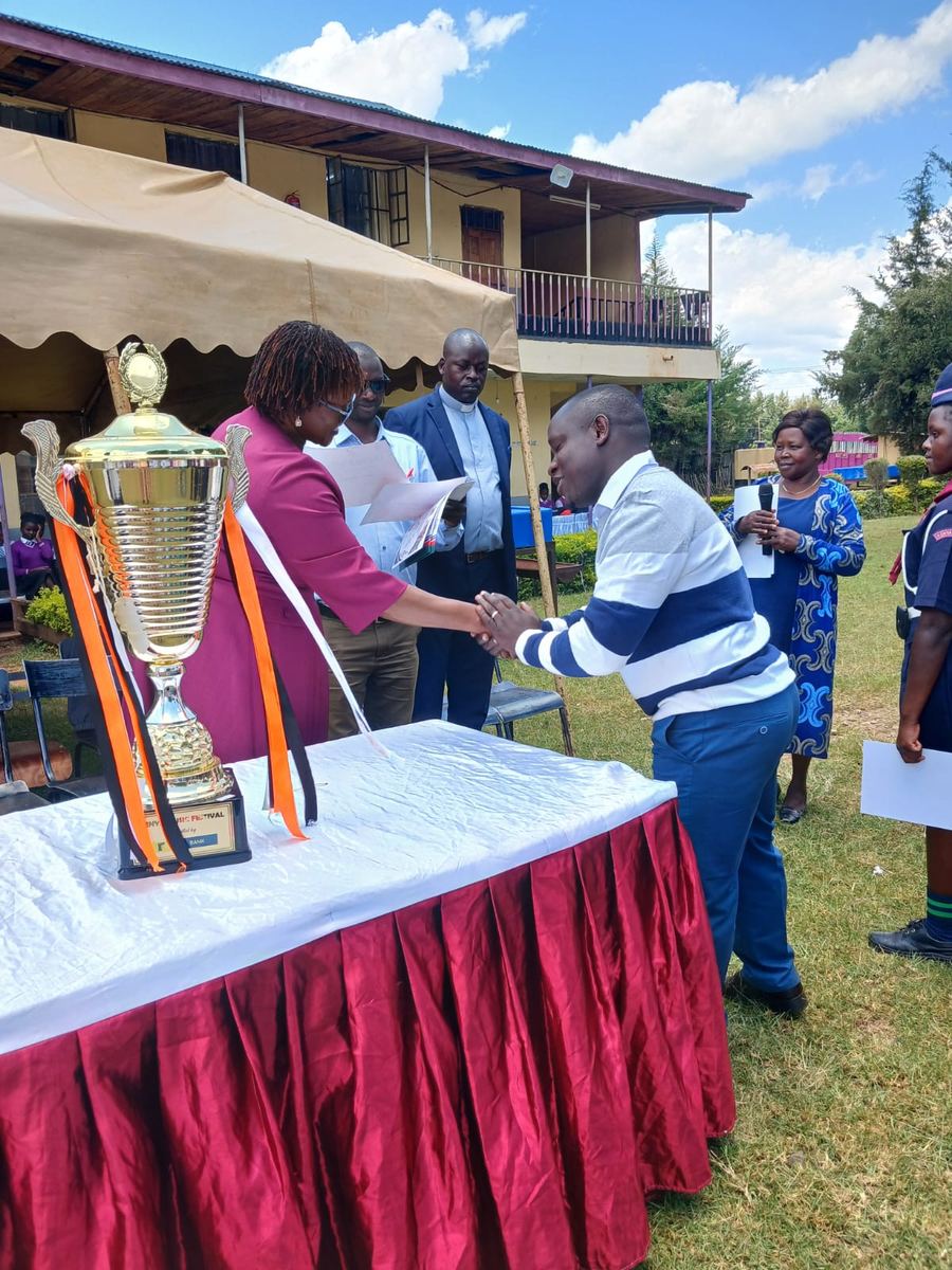 Handshakes beside the trophy table